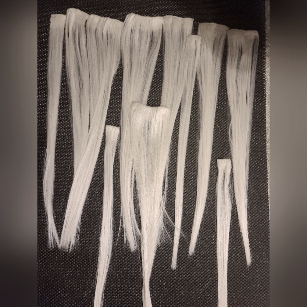 Platinum blonde! 22 Inch 100% Remy clip in hair extensions!